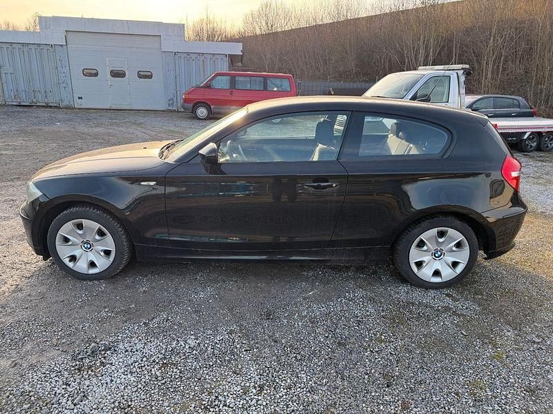 Gebraucht BMW 116 Lifestyle 122 PS (89 kW) 2012 Schwarz Kleinwagen