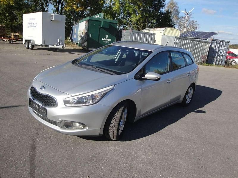 Grau Gebraucht 2014 Kia Ceed Kombi | 4.200 € (Fairer Preis) - Bild 1/4