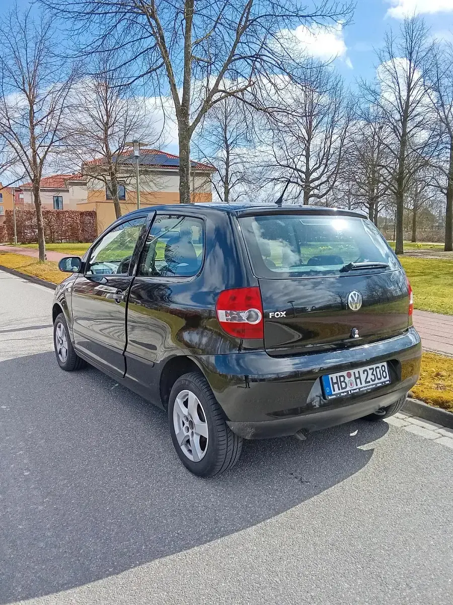 Gebraucht VW Fox 55 PS (40 kW) 2008 Schwarz Kleinwagen