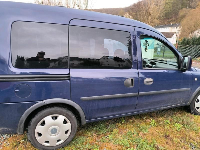 Używany Opel Combo 101 KM (74 kW) 2010 Niebieski Minivan