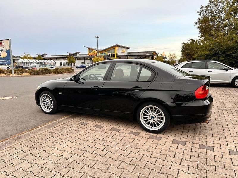 Schwarz Gebraucht 2007 BMW 318 Limousine | 3.000 € (Fairer Preis) - Bild 1/4