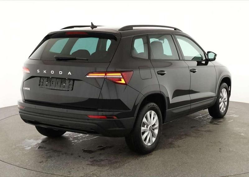 Neu Skoda Karoq Selection 150 PS (110 kW) 2025 Black magic perleffekt SUV