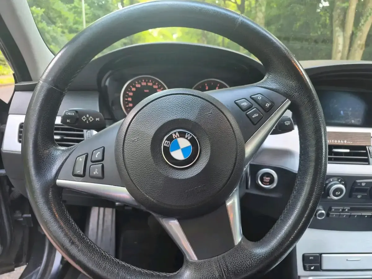 Gebraucht BMW 523 Advantage 2009 Schwarz Limousine