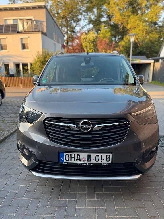 Grau Gebraucht 2019 Opel Combo Life Innovation Van / Kleinbus | 14.400 € (Superpreis) - Bild 1/4