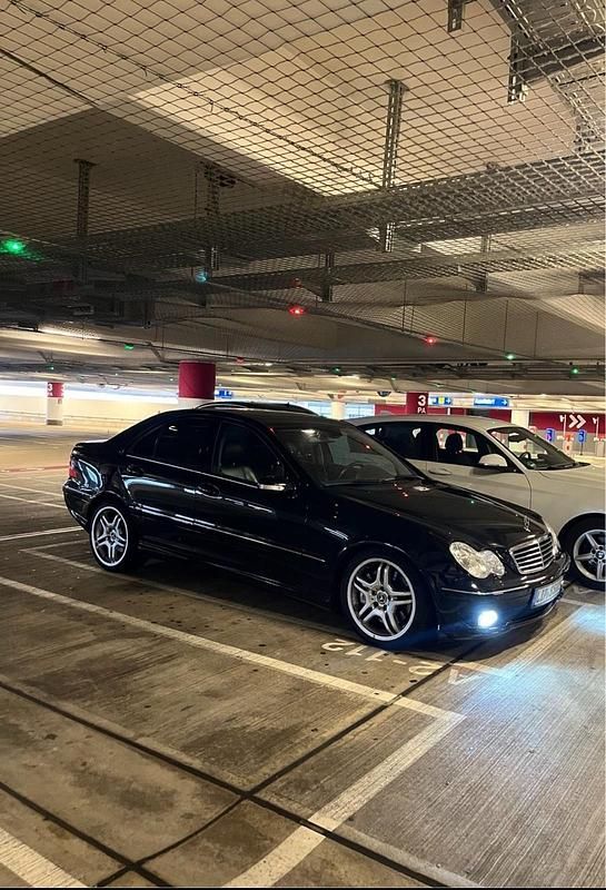 Schwarz Gebraucht 2003 Mercedes C30 AMG AMG Limousine | 7.900 € - Bild 1/4
