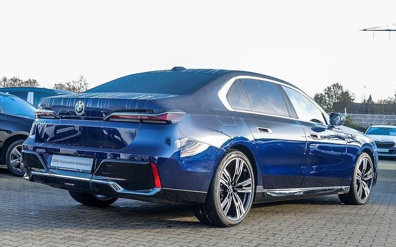 Gebraucht BMW 740 Efficient Dynamics 299 PS (219 kW) 2024 Bmw individual tansanitblau c Limousine