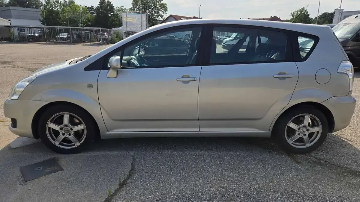 Gebraucht Toyota Corolla Verso 136 PS (100 kW) 2007 Silver metallic Van / Kleinbus