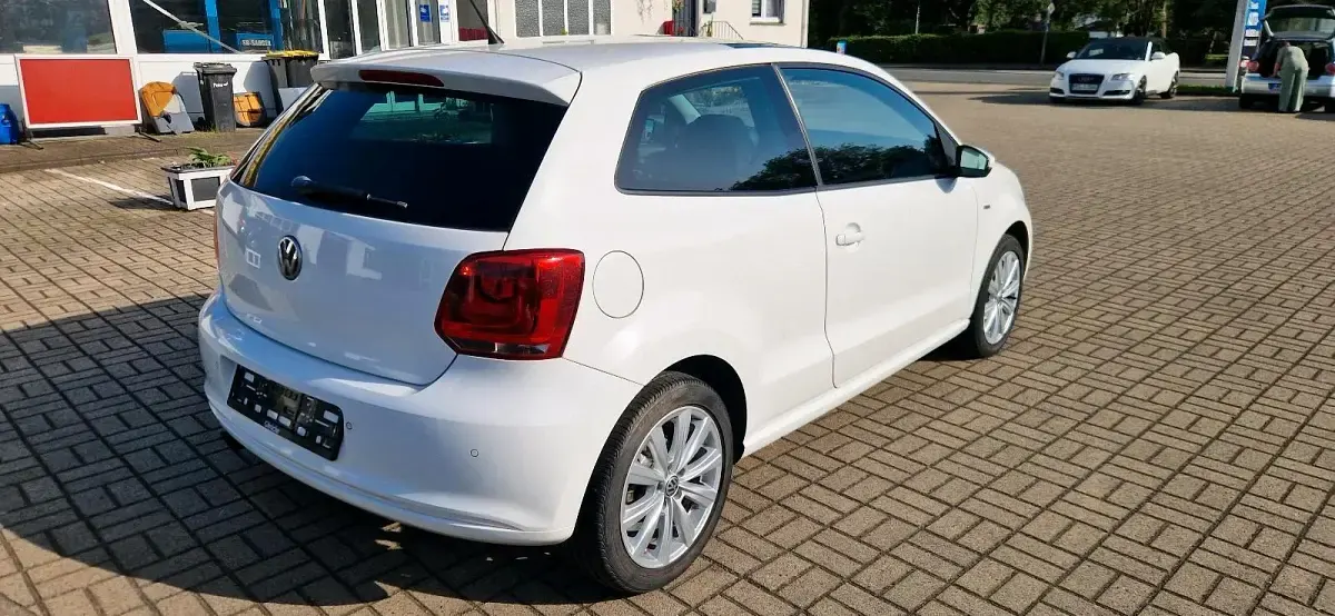Gebraucht VW Polo Life 90 PS (66 kW) 2013 Weiß Kleinwagen