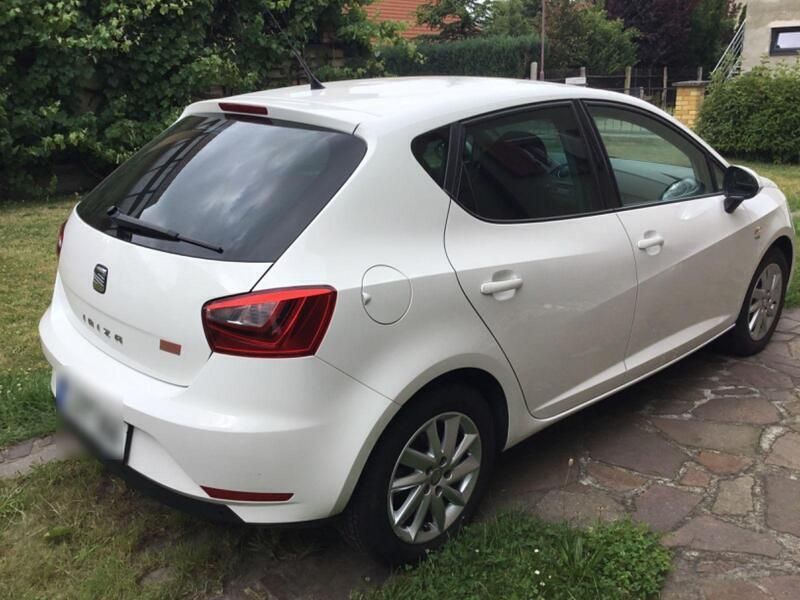 Weiß Gebraucht 2013 Seat Ibiza Kleinwagen | 6.000 € (Guter Preis) - Bild 1/4