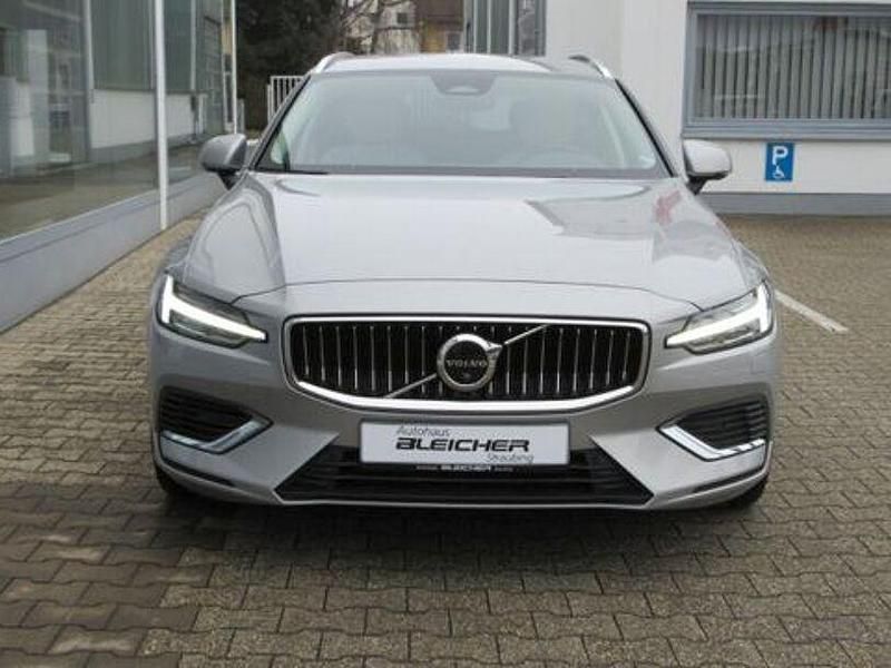 Gebraucht Volvo V60 Plus 335 PS (246 kW) 2023 735 silver dawn Kombi