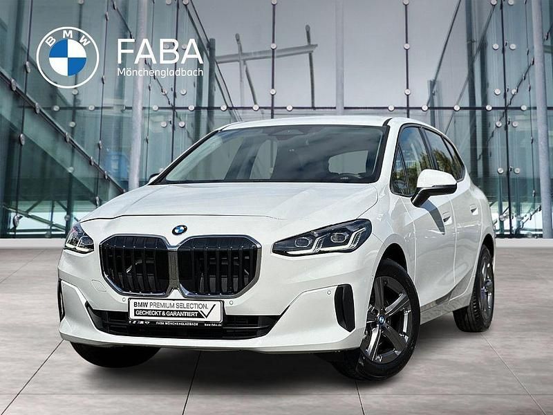 Weiß Gebraucht 2025 BMW 218 Active Tourer Performance Van / Kleinbus | 31.490 € (Fairer Preis) - Bild 1/4