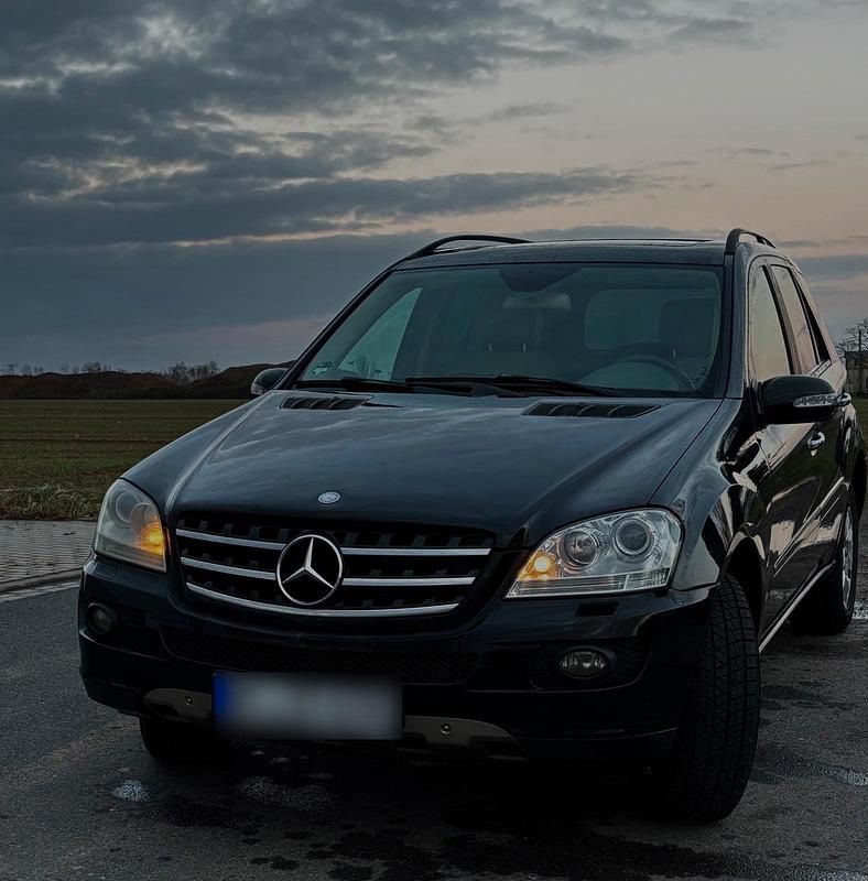 Schwarz Gebraucht 2006 Mercedes ML320 SUV | 6.300 € - Bild 1/4