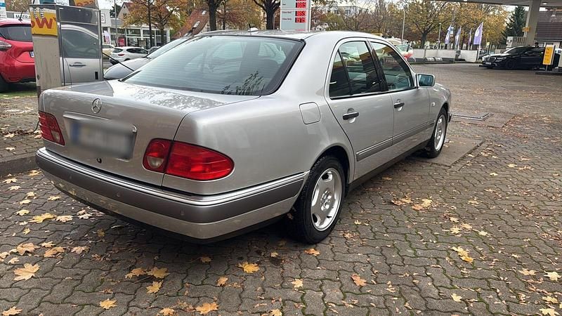 Gebraucht Mercedes E240 Elegance 170 PS (125 kW) 1999 Limousine