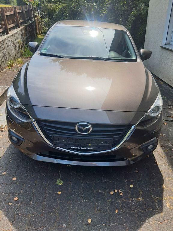 Braun Gebraucht 2017 Mazda 3 Nakama Limousine | 12.000 € (Etwas zu teuer) - Bild 1/4