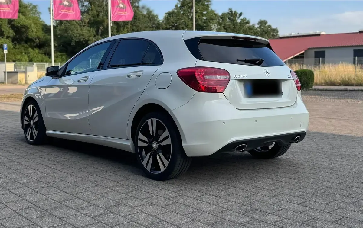 Gebraucht Mercedes A200 136 PS (100 kW) 2013 Weiß Kleinwagen