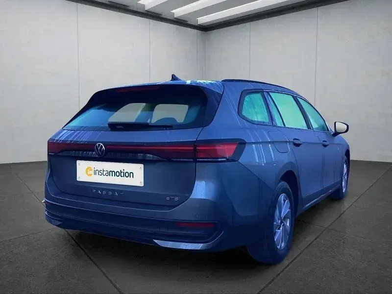 Gebraucht VW Passat 150 PS (110 kW) 2025 Grau Kombi