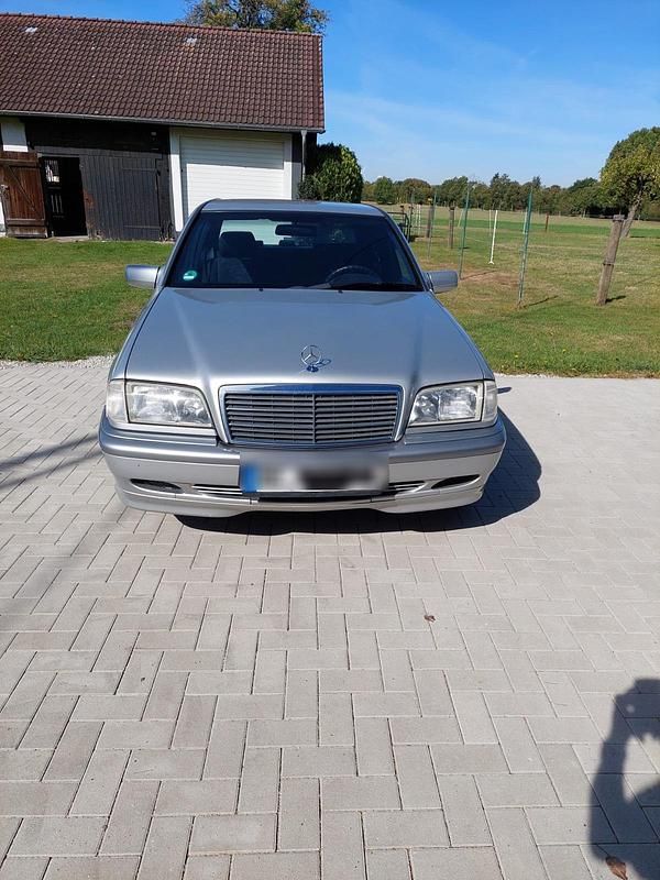 Silber Gebraucht 1998 Mercedes C180 Limousine | 1.999 € (Superpreis) - Bild 1/4