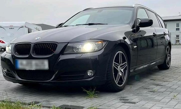 Gebraucht BMW 320 187 PS (137 kW) 2012 Schwarz Kombi