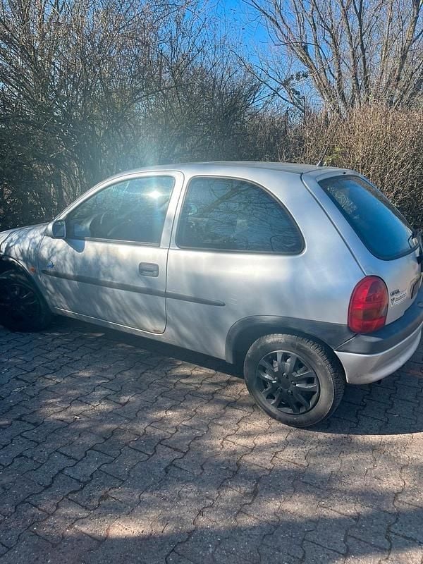 Gebraucht Opel Corsa 60 PS (44 kW) 1998 Silber Kleinwagen