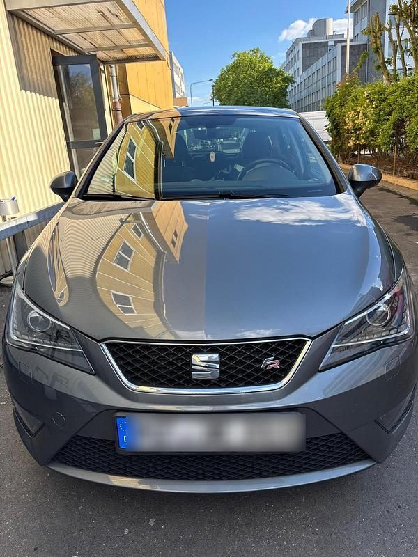 Grau Gebraucht 2017 Seat Ibiza FR Kleinwagen | 10.200 € (Guter Preis) - Bild 1/4