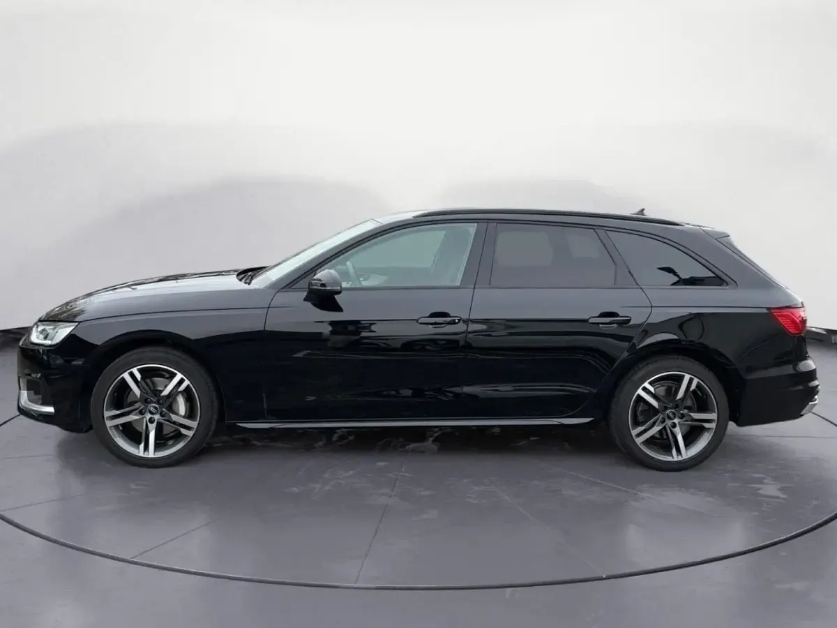 Second-hand Audi A4 Advanced 204 CP (150 kW) 2023 Negru Break