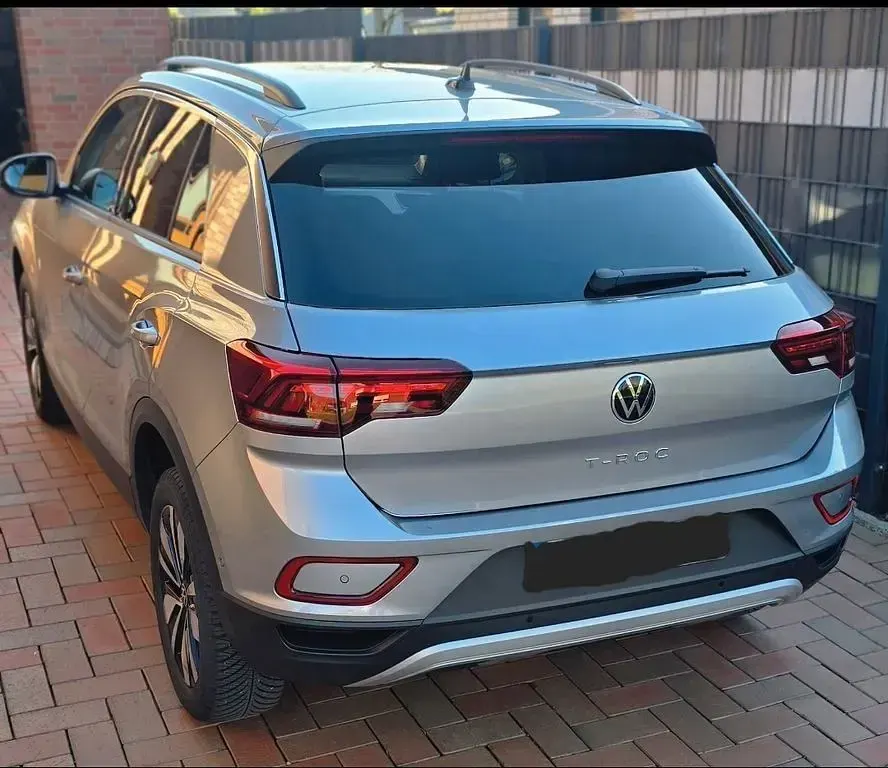 Second-hand VW T-Roc Move 116 CP (85 kW) 2024 Argintiu SUV