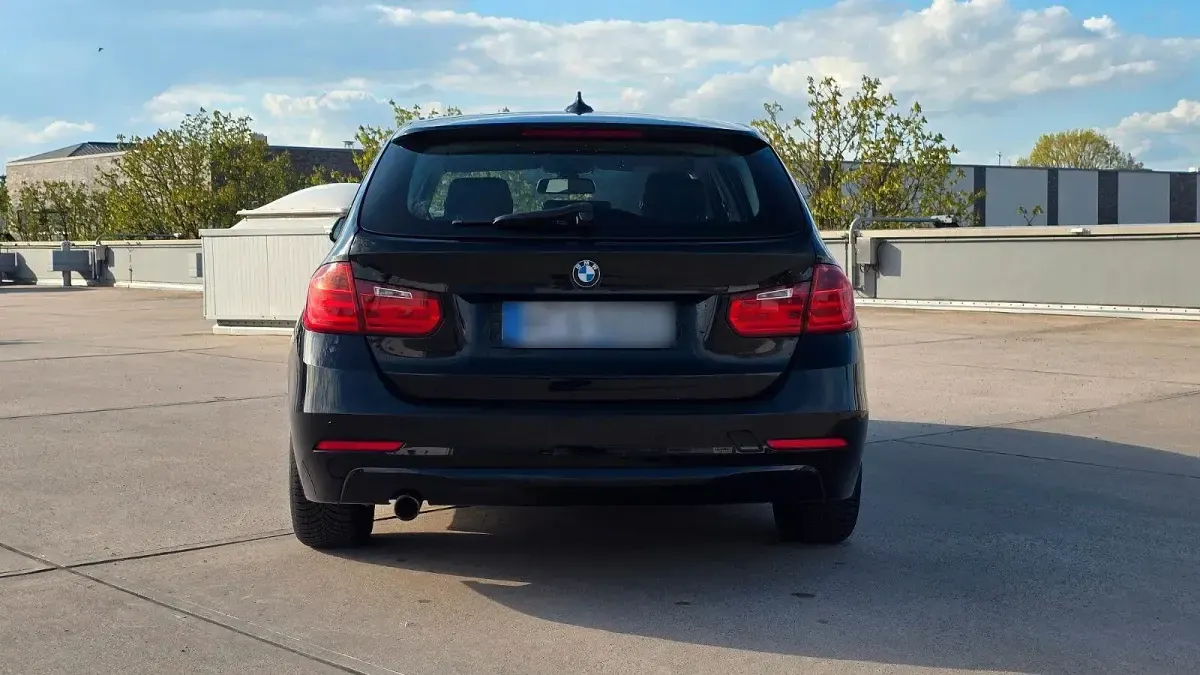 Gebraucht BMW 318 143 PS (105 kW) 2014 Schwarz Kombi