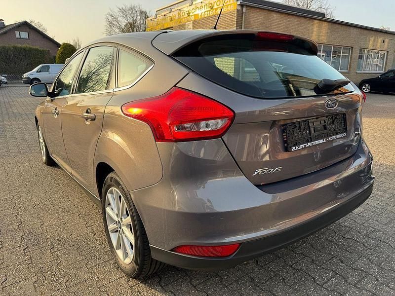 Używany Ford Focus Titanium 101 KM (74 kW) 2015 Brązowy Sedan/Limuzyna