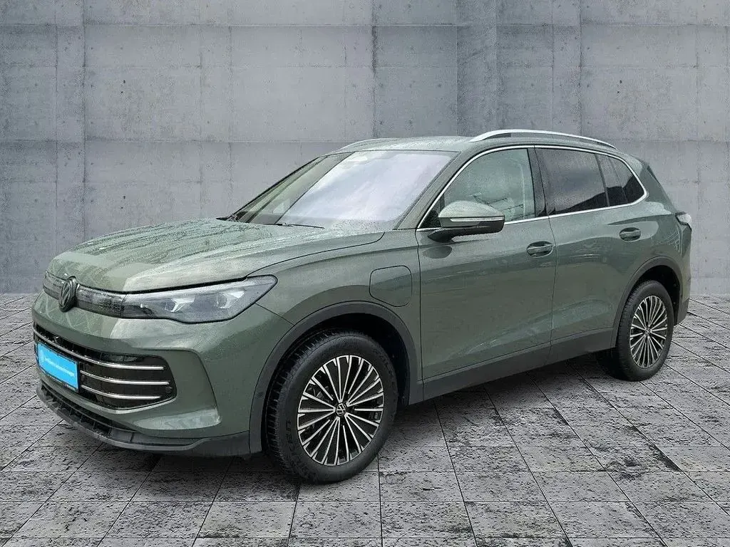 Gebraucht VW Tiguan Elegance 272 PS (200 kW) 2025 Cipressinogrün metallic SUV