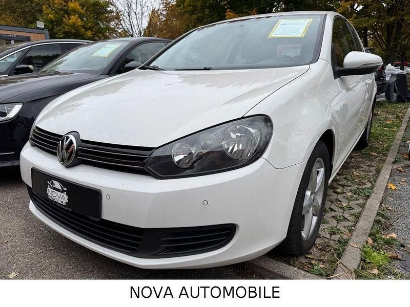 Weiß Gebraucht 2009 VW Golf VI Comfortline Kleinwagen | 4.290 € (Fairer Preis) - Bild 1/4