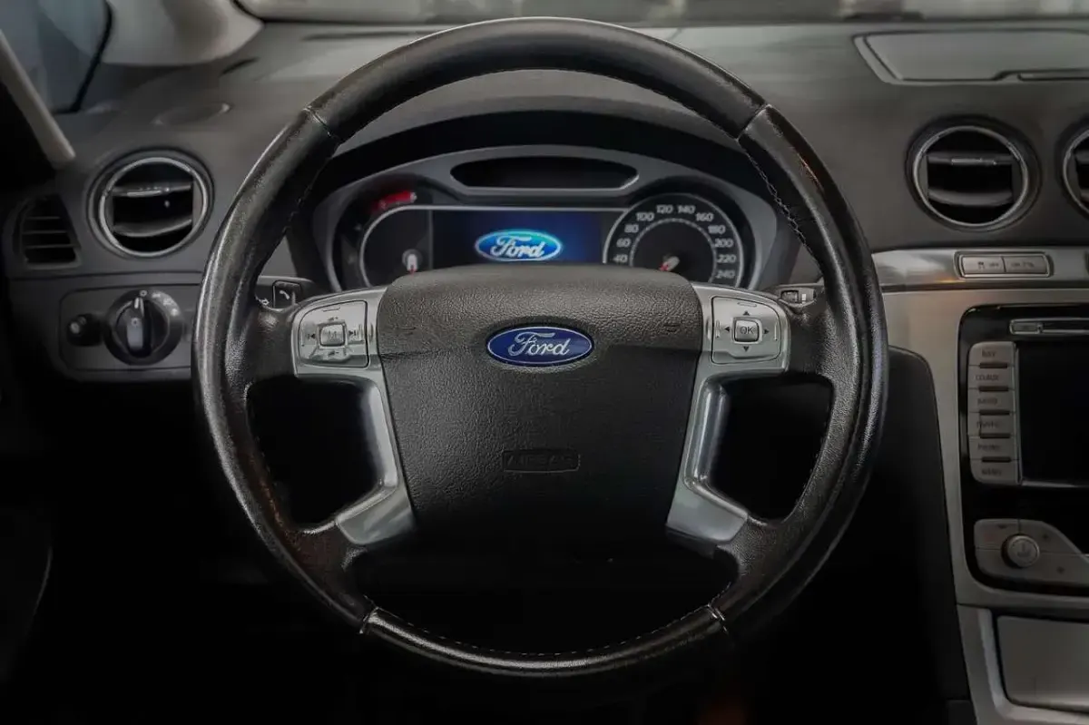 Gebraucht Ford S-MAX Titanium 140 PS (102 kW) 2009 Grün Van / Kleinbus