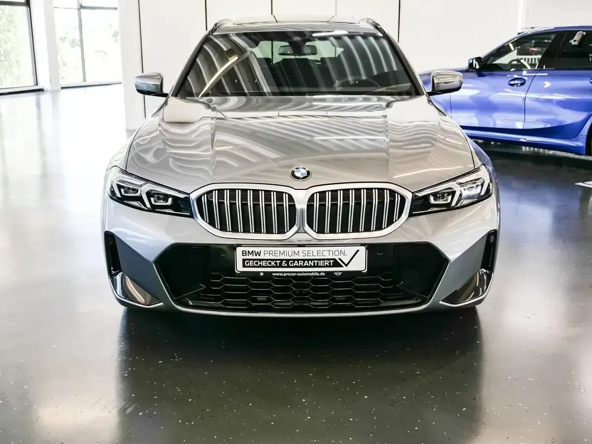Gebraucht BMW 320 M Sport 184 PS (135 kW) 2024 Skyscraper grau Kombi