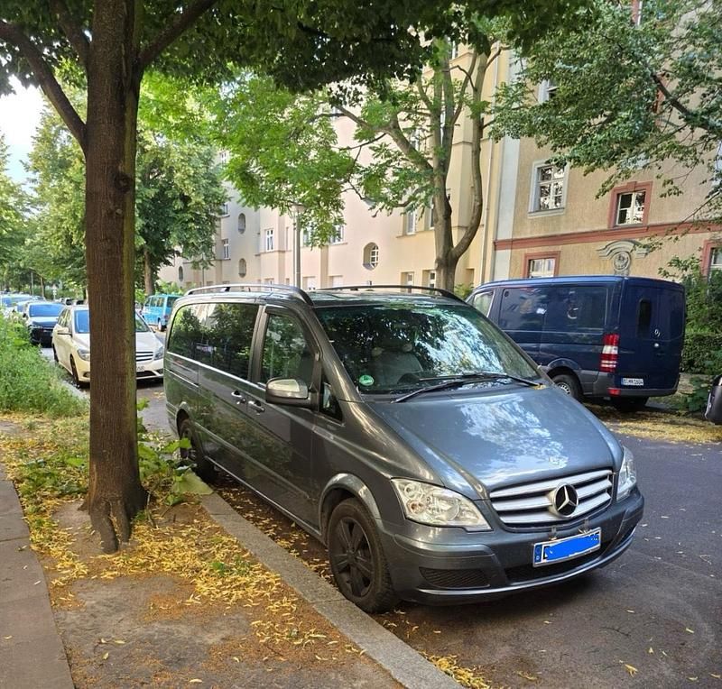 Grau Gebraucht 2014 Mercedes Viano Van / Kleinbus | 18.000 € - Bild 1/4