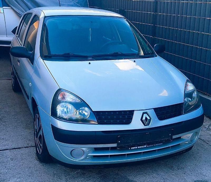 Second-hand Renault Clio II Expression 75 CP (55 kW) 2003 Argintiu Berlinǎ
