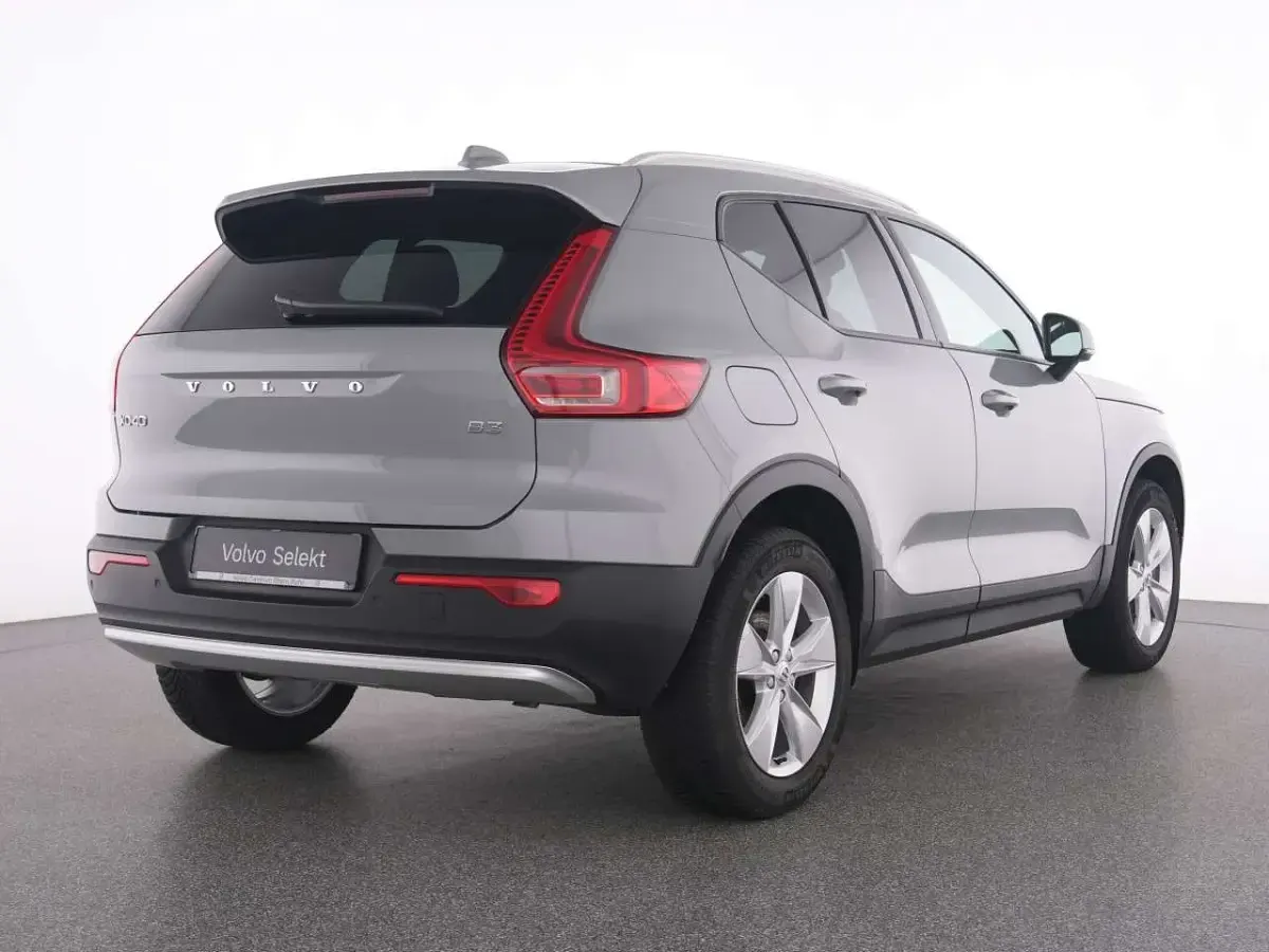 Gebraucht Volvo XC40 Core 163 PS (119 kW) 2024 Grau vapour grey / metallic SUV