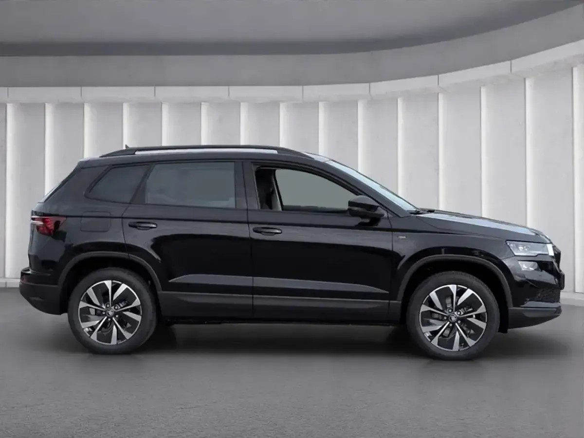 Neu Skoda Karoq Tour 150 PS (110 kW) 2026 Schwarz SUV