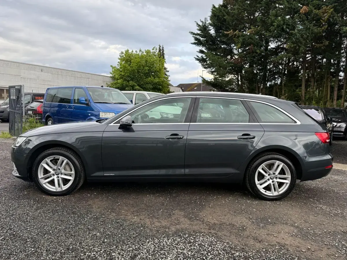 Gebraucht Audi A4 Sport 190 PS (139 kW) 2017 Grau Kombi
