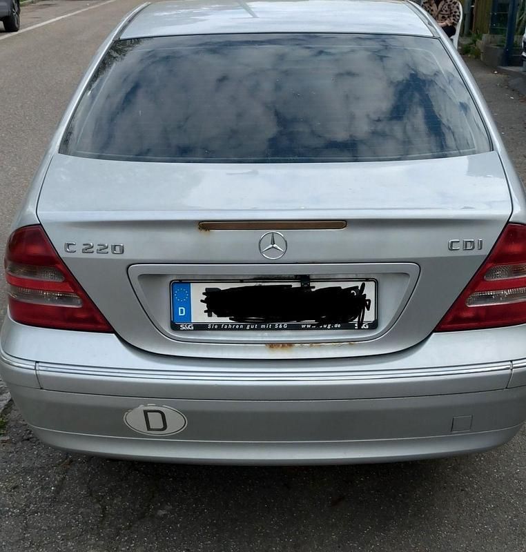 Second-hand Mercedes 220 143 CP (105 kW) 2000 Argintiu Berlinǎ