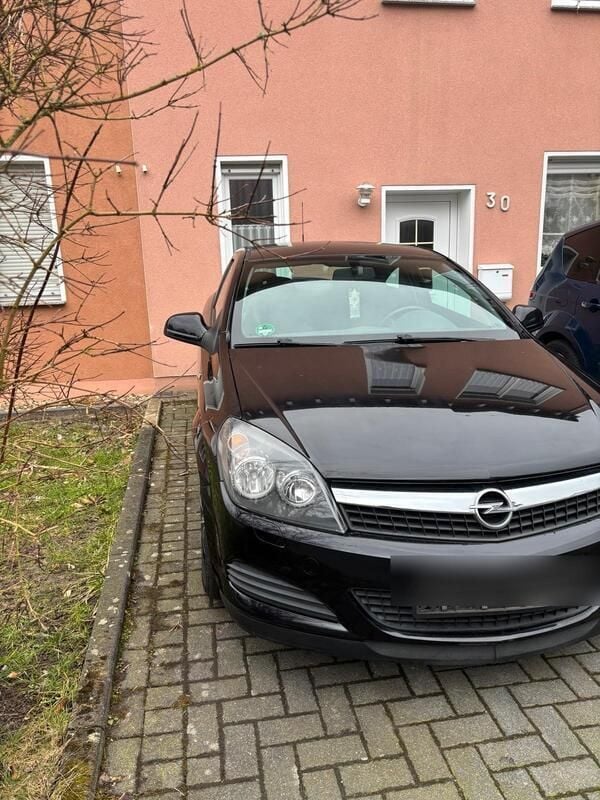 Schwarz Gebraucht 2009 Opel Astra GTC Coupé | 3.150 € (Fairer Preis) - Bild 1/4