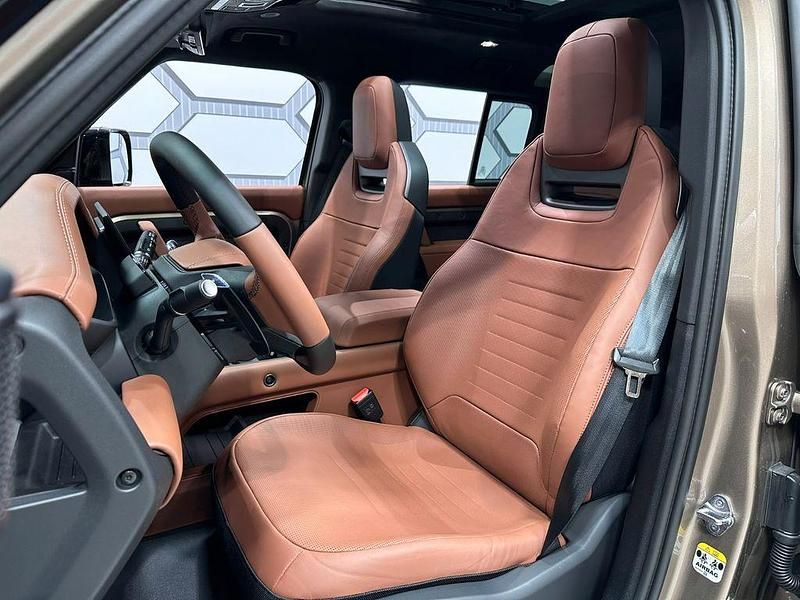 Neu Land Rover Defender 635 PS (467 kW) 2026 Braun SUV