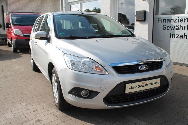 Silber Gebraucht 2011 Ford Focus Viva Kombi | 4.499 € (Etwas zu teuer) - Bild 1/4