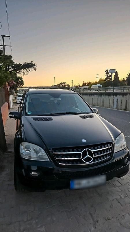 Gebraucht Mercedes ML320 224 PS (164 kW) 2007 Schwarz SUV