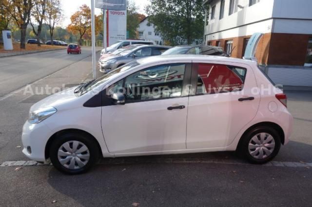 Gebraucht Toyota Yaris 69 PS (50 kW) 2012 Weiß Kleinwagen