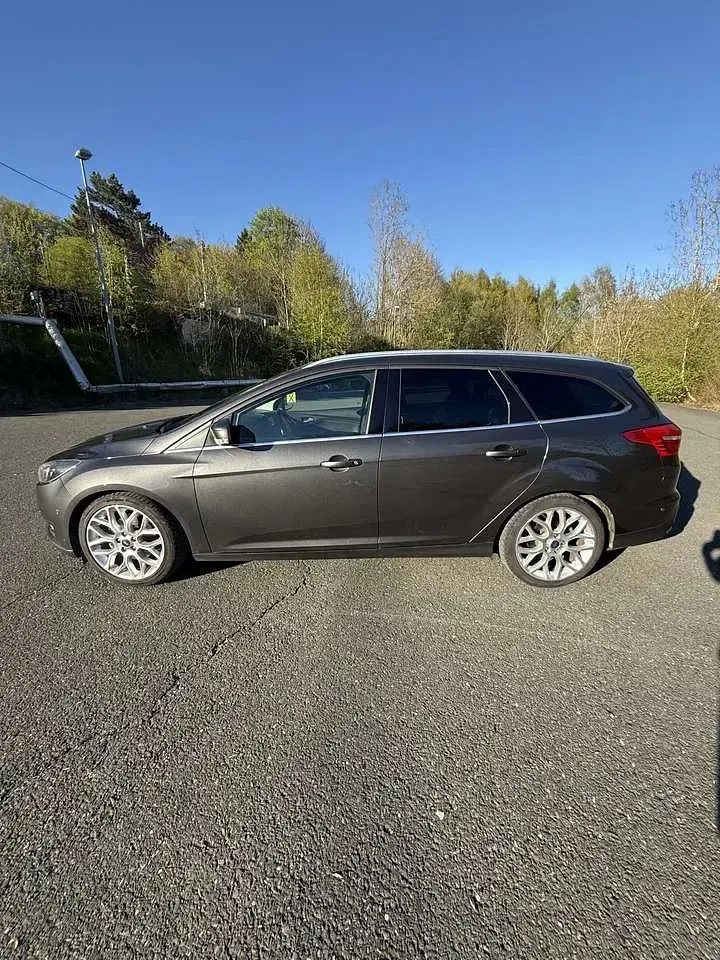 Gebraucht Ford Focus Titanium 150 PS (110 kW) 2015 Grau Kombi