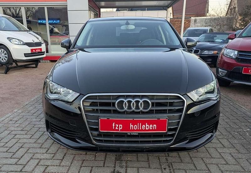 Gebraucht Audi A3 Attraction 150 PS (110 kW) 2014 Mythosschwarz metallic Limousine