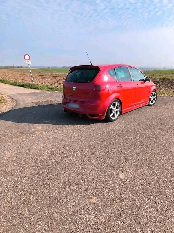 Second-hand Seat Altea 140 CP (102 kW) 2006 Roșu Monovolum