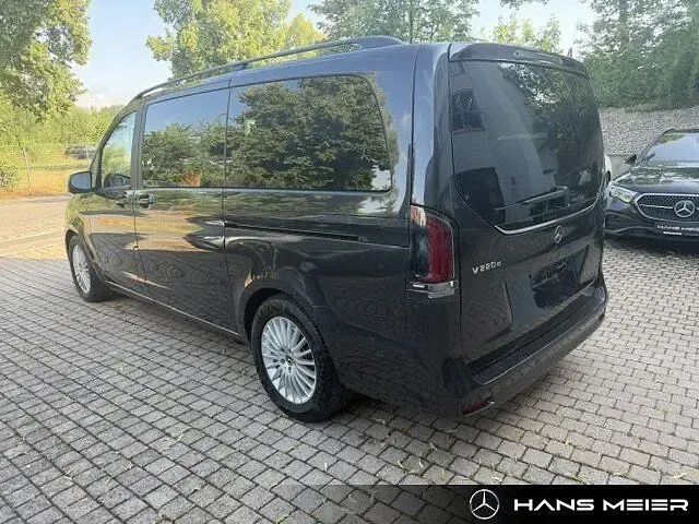 Gebraucht Mercedes V220 Style 163 PS (119 kW) 2025 Grau Van / Kleinbus