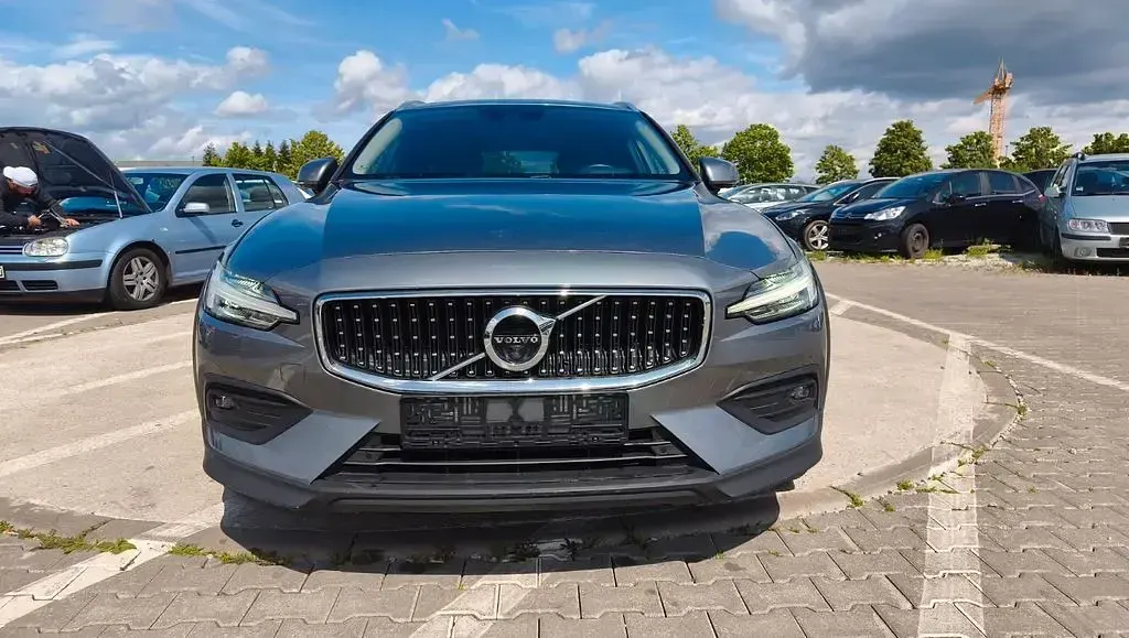 Gebraucht Volvo V60 CC 197 PS (144 kW) 2021 Grau Kombi