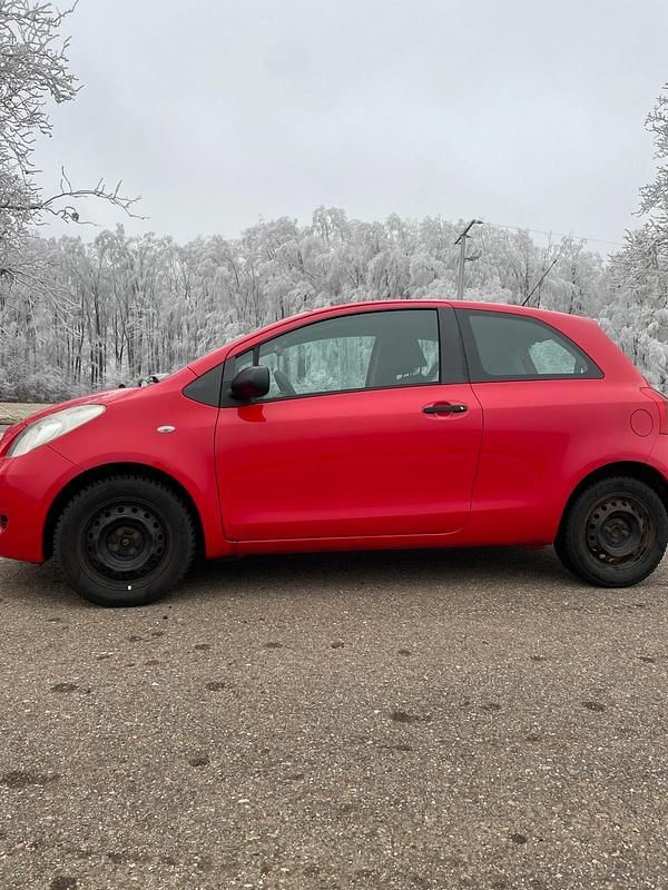 Gebraucht Toyota Yaris 69 PS (50 kW) 2008 Rot Kleinwagen