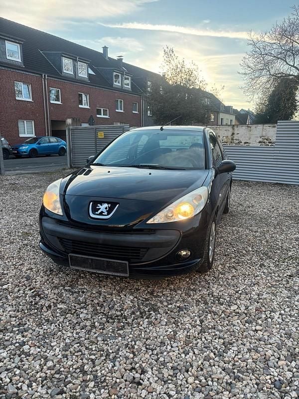 Gebraucht Peugeot 206+ 75 PS (55 kW) 2010 Schwarz Kleinwagen